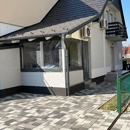 Komo Apartment Buk Luaran gambar