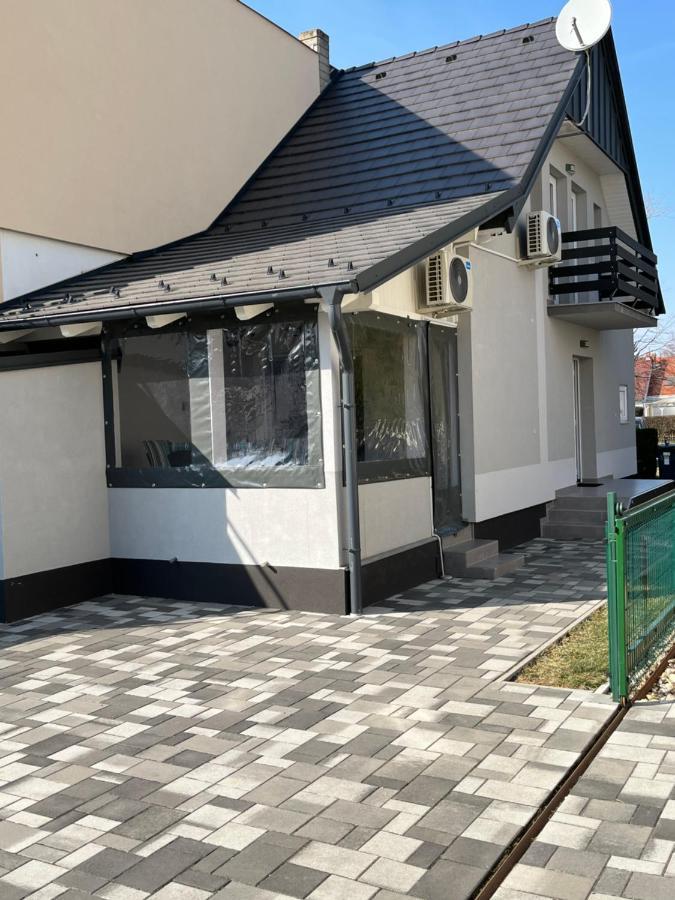 Komo Apartment Buk Luaran gambar